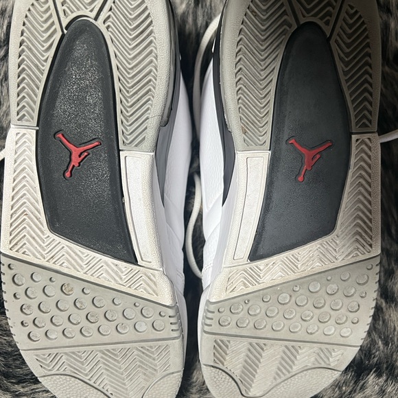 Jordan 23s ,white and red used it a few times practically new !!! - Picture 4 of 6